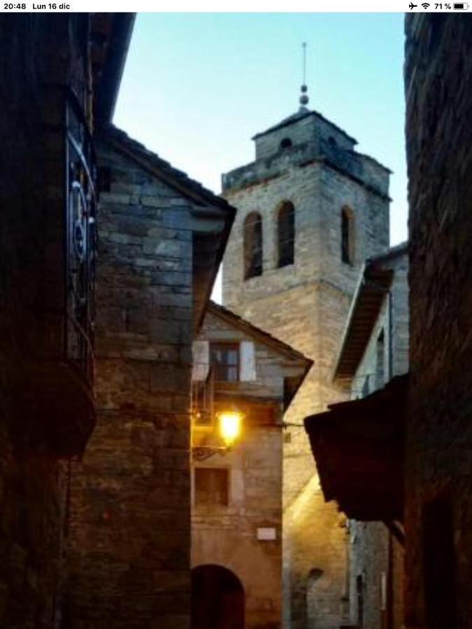 Vistas A La Montana En Un Pueblo Con Encanto. El Pueyo de Araguás Dış mekan fotoğraf