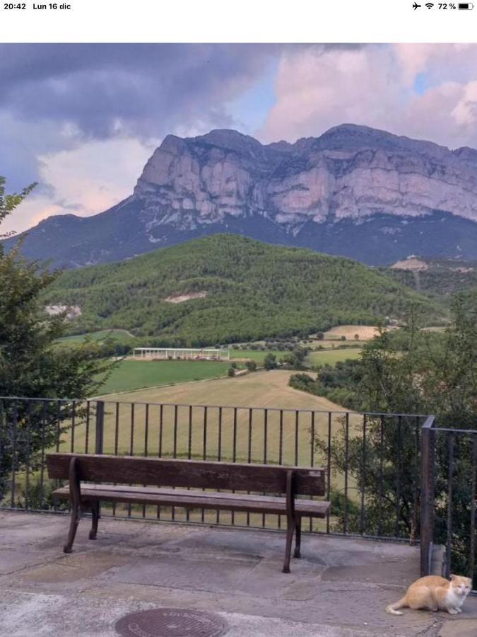 Vistas A La Montana En Un Pueblo Con Encanto. El Pueyo de Araguás Dış mekan fotoğraf