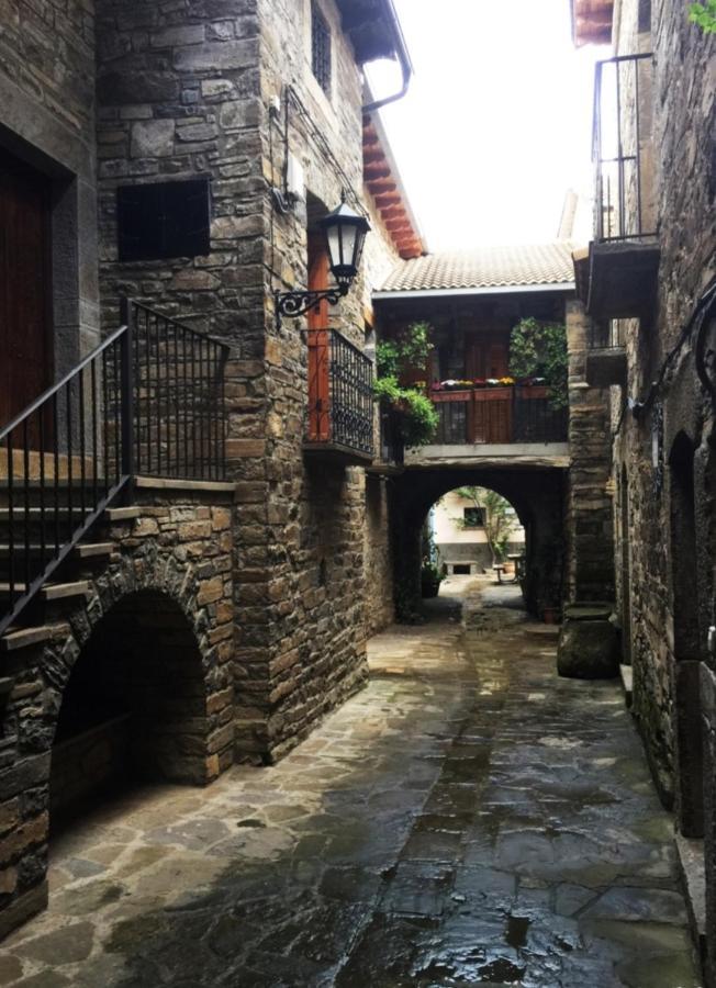 Vistas A La Montana En Un Pueblo Con Encanto. El Pueyo de Araguás Dış mekan fotoğraf